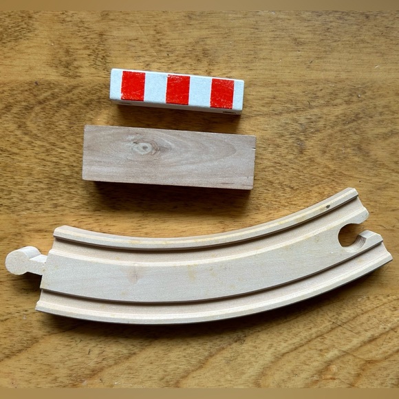 Imaginarium Figure 8 Wooden Train Set. Ideal Beginner’s Set. - Picture 7 of 10